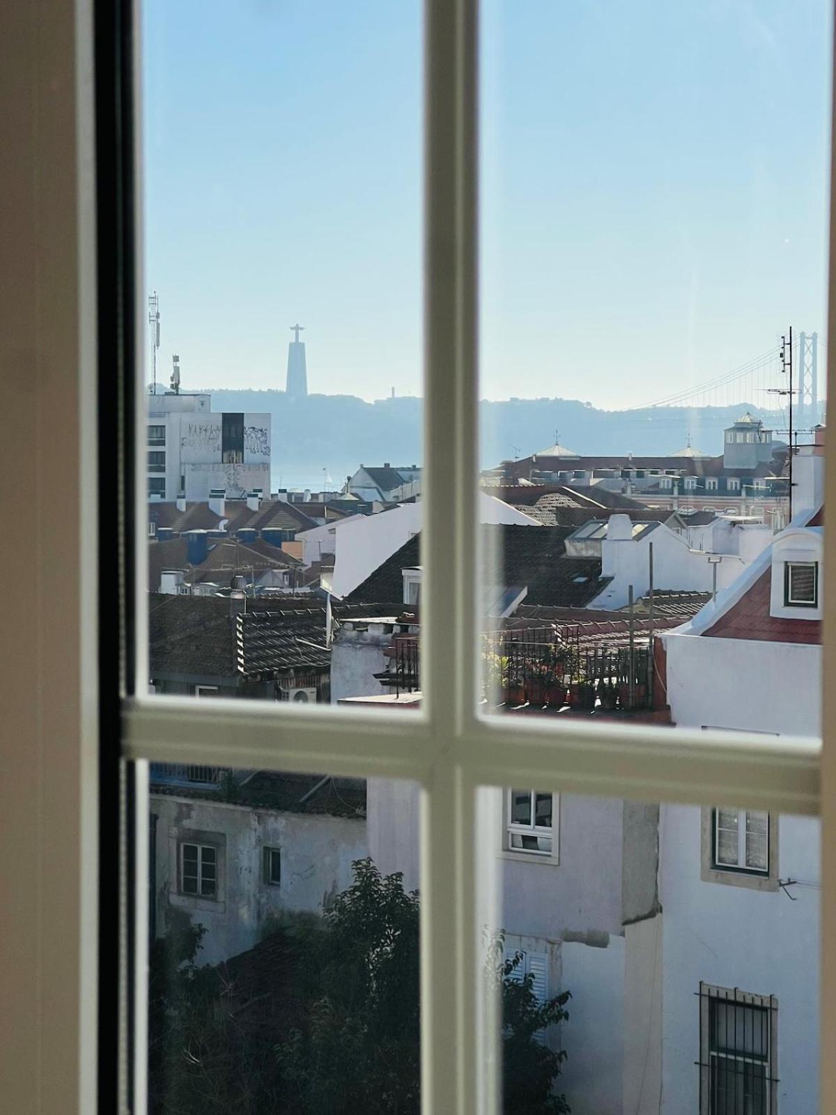 Cozy Near Bairro Alto Apartment Lissabon