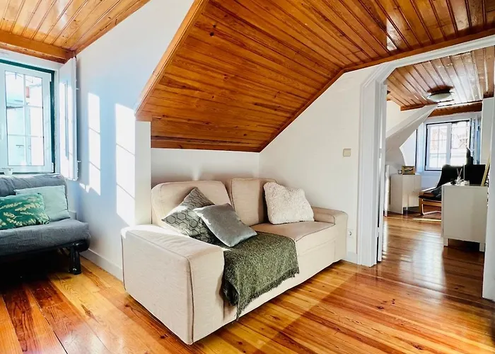 Cozy Apartment Near Bairro Alto