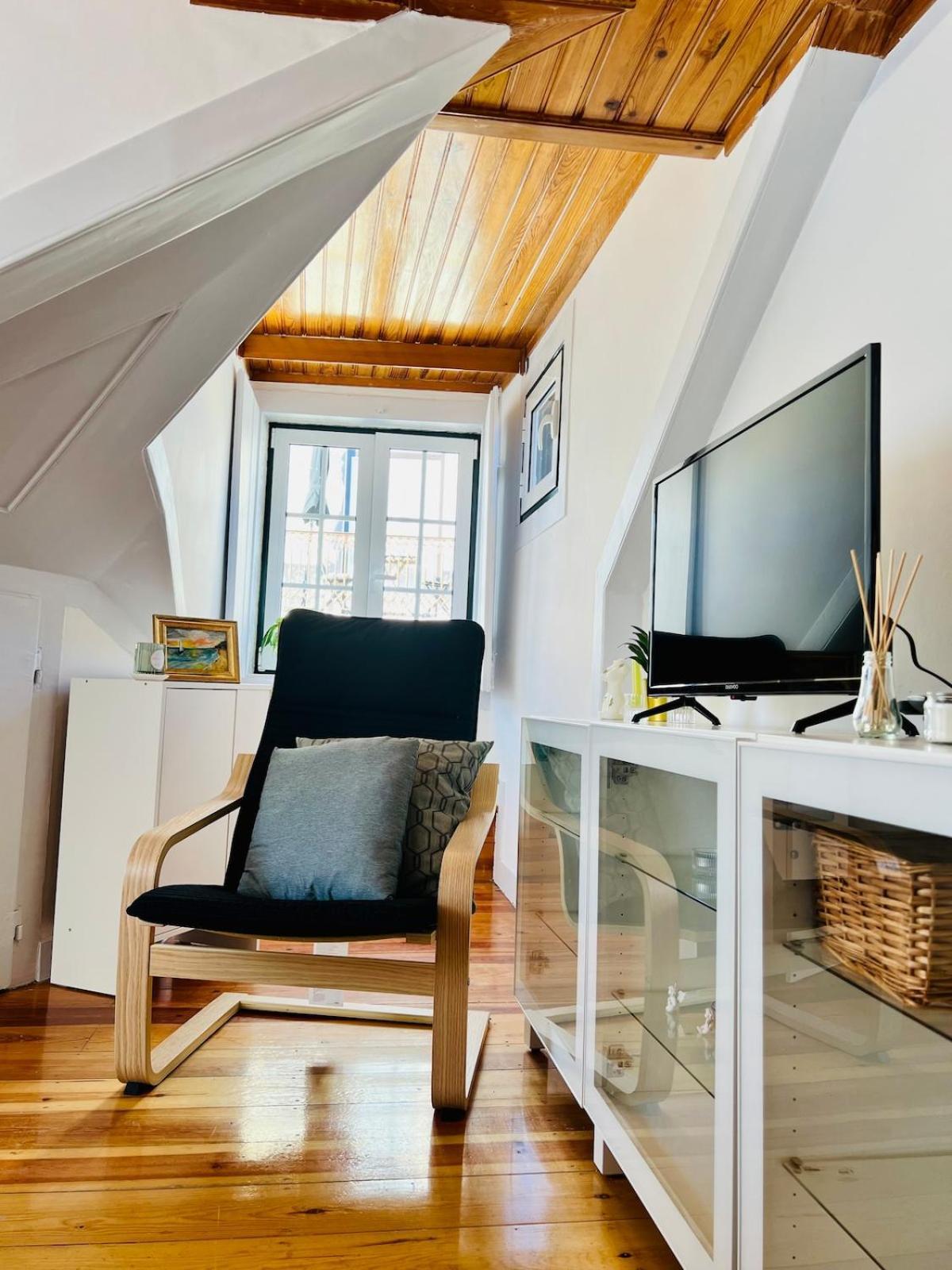 Cozy Near Bairro Alto Apartment